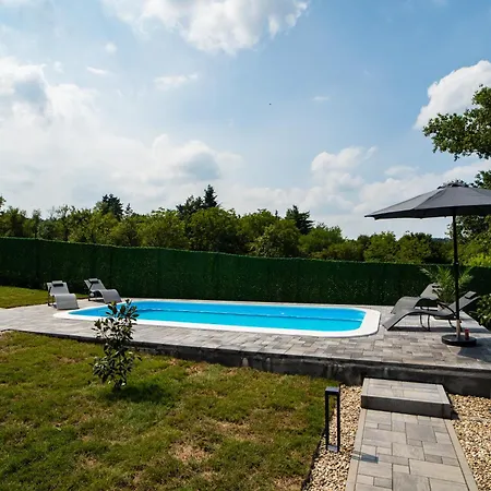Nikis House Beograd Villa *